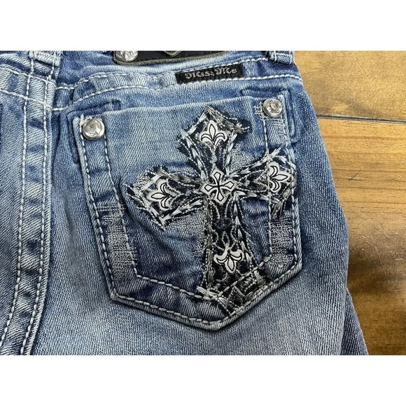 Miss Me Jeans Girls 10 Capri Medium Wash Light Fade JK5772P Cross Stitched - Picture 9 of 12